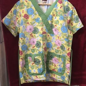 Women’s scrub top size medium